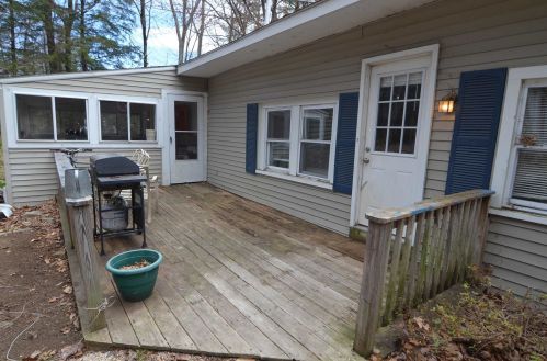 13 Oak St, Northwood, NH 03261-3915