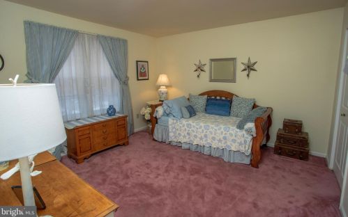 2066 Harbour Dr, Palmyra NJ 08065-1111 exterior