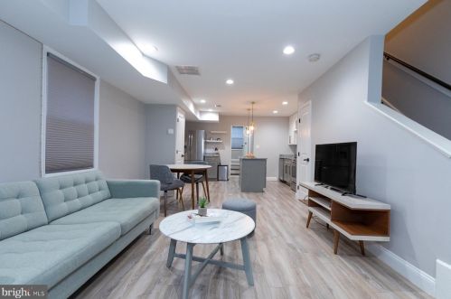 4653 H St, Washington, DC 20019-4943