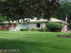 32 Lake Shore Dr, Youngstown, OH 44511-3552