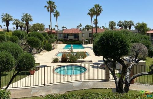 1407 Sunrise Way, Palm Springs CA  92262-5339 exterior