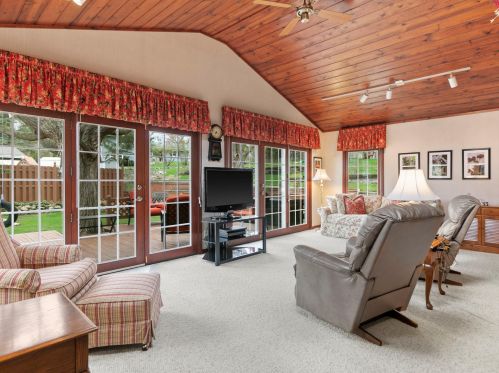 1906 Beverly Ln, West Bend, WI 53090-2222