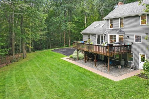 86 Hurd Rd, Bridgeport, CT 06611-2639