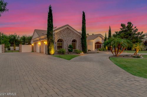 301 Banning Ct, Gilbert, AZ 85296-9436