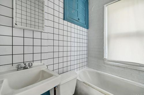 12 Royce Ave, Middletown NY  10940-4708 exterior