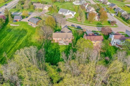 1948 Emerald Dr, Green Bay, WI 54311-5010
