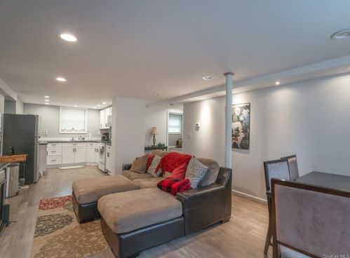 63 Entrance Way, Mahopac NY  10541-1328 exterior