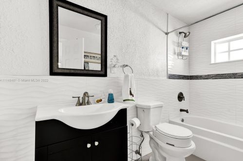 1035 36 Pl, Hialeah FL 33012-4929 exterior