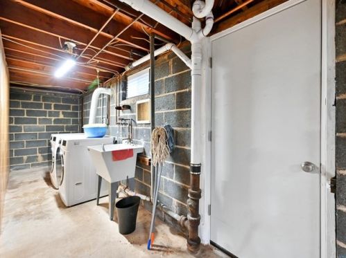 320 Monmouth Ave, N Milford NJ  07646-2025 exterior