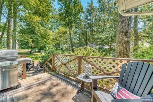 432 Hillside Ave, Allendale NJ  07401-1113 exterior