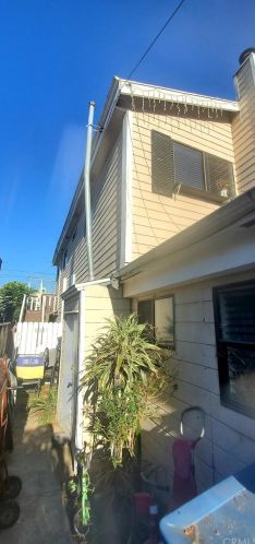 6966 Lake Ave, Long Beach, CA 90805-1827