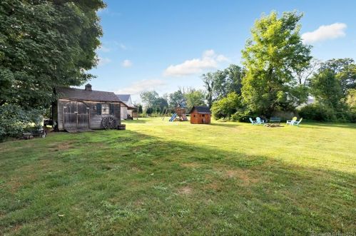 127 Beardsley Rd, Huntington, CT 06484-1801