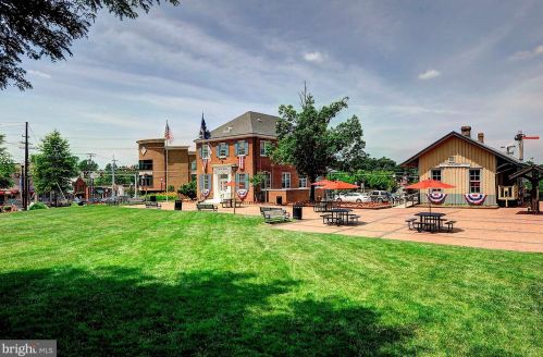 1125 Artic Quill Rd, Herndon VA  20170-3603 exterior