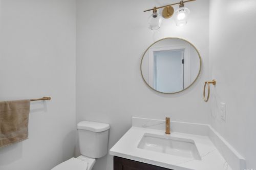 3 Baylis Pl, Lynbrook NY  11563-4203 exterior