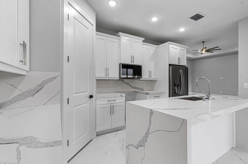 1908 14 St, Cape Coral FL  33909-1643 exterior