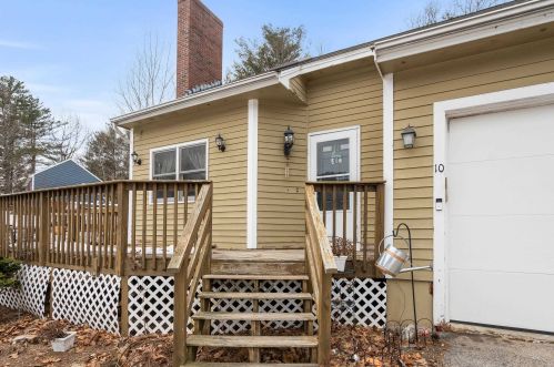 10 Lorri Rd, Derry NH  03038-4112 exterior