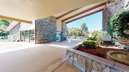 18925 Circle Of The Oaks, Santa Clarita CA  91321-1420 exterior