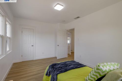 1802 88th Ave, Oakland CA  94621-1008 exterior