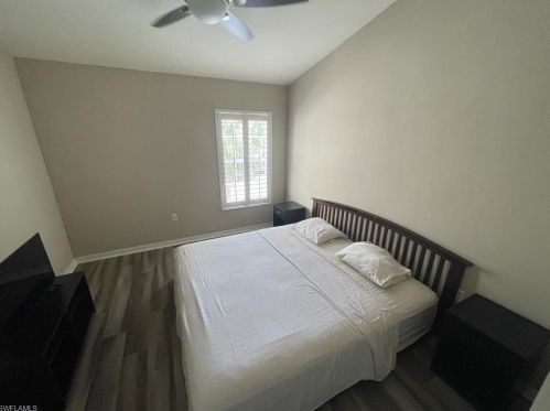 921 Hampton Cir, Naples, FL 34105-4822