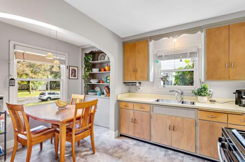 209 Honey Crk Dr, Milwaukee WI 53221-4062 exterior