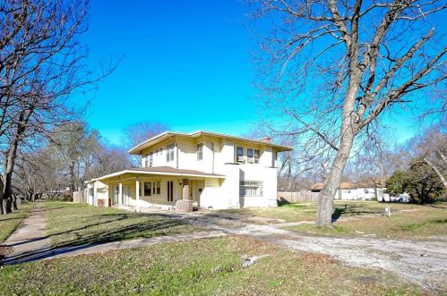 310 Throckmorton Ave, Kerens, TX 75144-2539