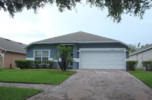 4586 Conroy Club Dr, Orlando, FL 32835-2737