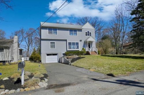 49 Oneida Ave, Oakland, NJ 07436-3708