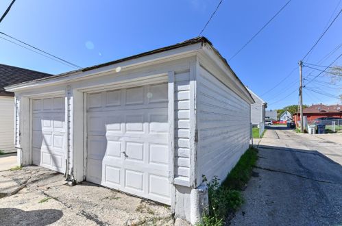 1218 35, Milwaukee WI 53215-1433 exterior