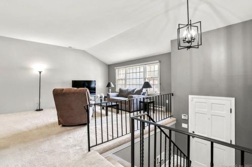 84 Crestview Ave, Stamford, CT 06907-1909