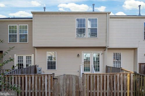 9078 Falcon Glen Ct, Bristow VA  20136-5739 exterior