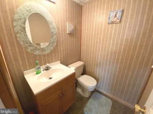 127 Independence Dr, Yardley PA 19067-4912 exterior