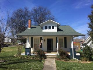 609 Mountain View Ave, Maryville, TN 37803-4817