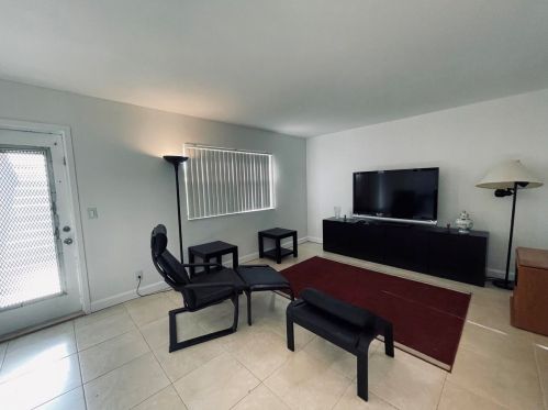 475 Saxony J, Delray Beach FL  33446-1015 exterior