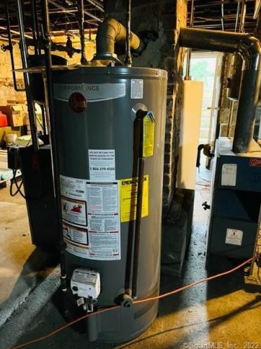 131 Cleveland Ave, Bridgeport CT 06606-5289 exterior