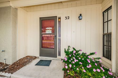 32 Windrush Bay Dr, Tarpon Springs, FL 34689-1203