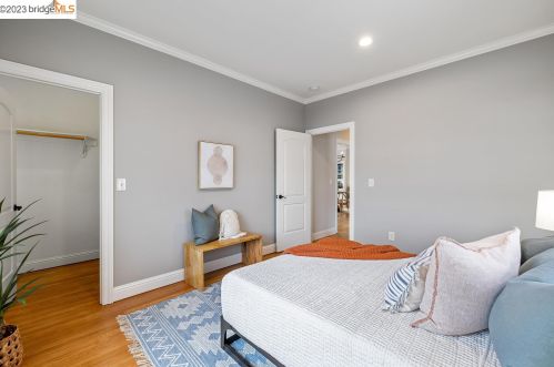 409 45th St, Oakland CA  94609-2124 exterior