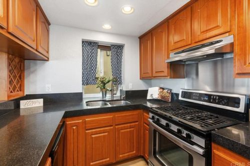 7442 Altiva Pl, Carlsbad CA 92009-6412 exterior