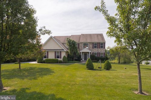 121 Horseshoe Ln, Pottstown, PA 19465-8506