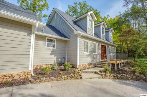 1728 Cardinal Dr, Gatlinburg, TN 37738-5839