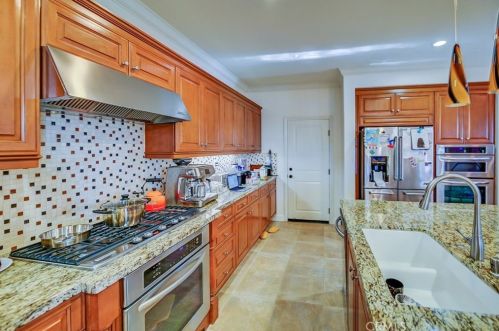 80 Navigator, Irvine CA  92620-3526 exterior