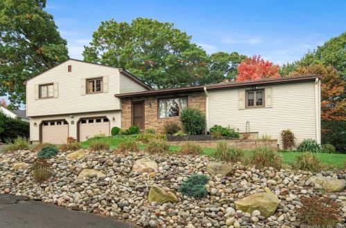 226 Juniper Ridge Dr, Waterbury CT  06708-1912 exterior
