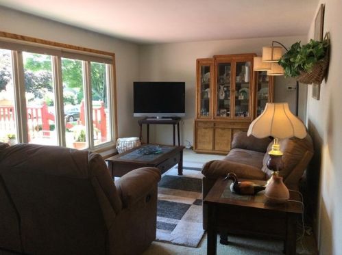 1955 Woodside Dr, Hermitage, PA 16148-1610