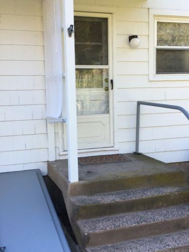 51 Lakeview Ter, Derby CT 06418-1057 exterior