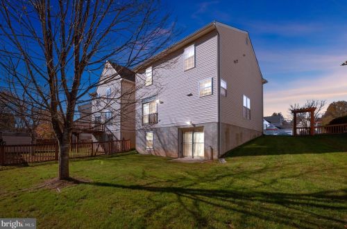 13137 Thrift Ln, Woodbridge, VA 22193-6102
