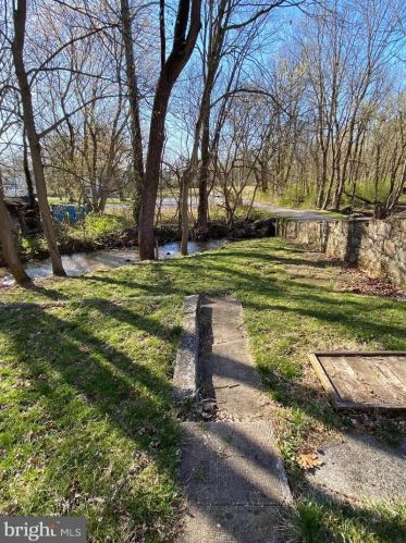 521 Washington St, Charles Town WV  25414-1735 exterior