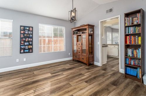 1325 Linsay Pl, Escondido CA  92026-3606 exterior