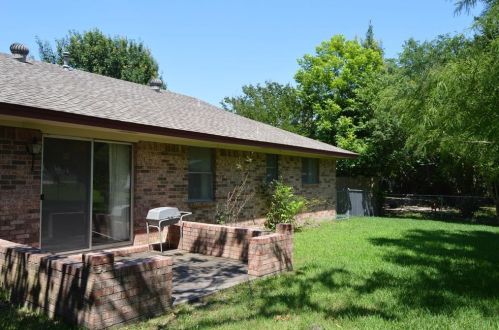 2511 Burnett Dr, Greenville TX  75402-7331 exterior