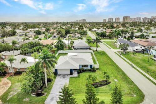 600 100th Ave, Naples, FL 34108-2238