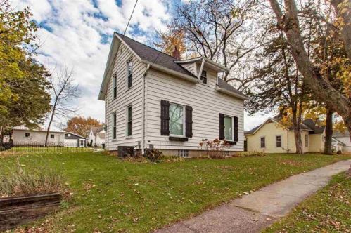 712 8th Ave, Wellman, IA 52356-9279
