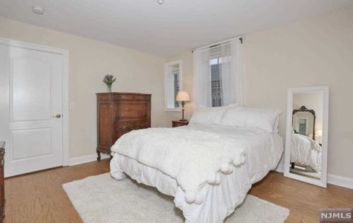 3402 Rio Vista Dr, Mahwah NJ  07430-4005 exterior